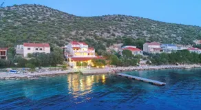 Seafront Apartments Anthony - Image 2