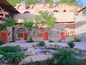 Old Yan'an Cave Dwelling Hotel - Image 3