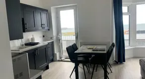 Modern apartment with sea views - Image 3
