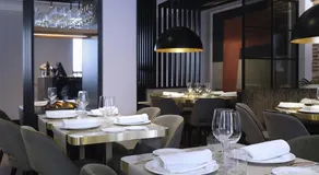 Exclusive quietness in the heart of Madrid with Public Parking, Breakfast, 2 bathrooms - Image 5