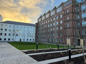 Modern Flat in Glasgow City FREE Parking & Wifi - Image 3