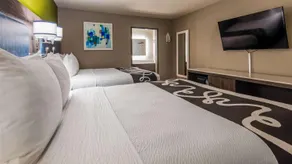 Marina Bay Inn & Suites - Image 2