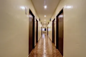 OYO Hotel Residency Gate - Image 2