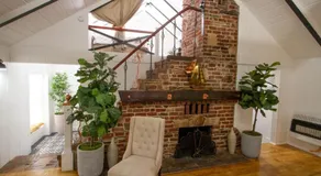 Dreamy Farmhouse in Studio City - Image 5