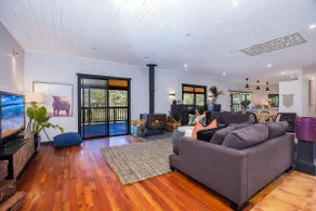 Luxury Homestead on 20 acres with pool - Sleeps 22 - Image 3