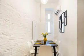 Cosy Three BR Two BTH plus AC plus Self CheckIn plus Street Parking - Image 5