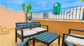 Charmant appartement avec piscine, terrasse et jardin | Vue ville | Parfait pour le travail à distance - Image 5