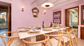 Casa de Piedra ubicada en el exclusivo wine village de Viladellops, te ofrece una experiencia única, donde el lujo y la tradición se fusionan en un entorno natural privilegiado - Image 3