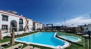 Billy's Marina 360 with pool access - Image 2