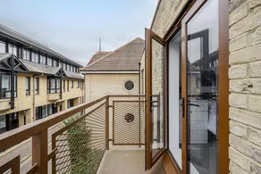 Premium Apartment in Chelmsford City, Free WiFi & Free Parking - Dukes Apartment by Stays Accommodation - Long Stays Welcome - Image 5