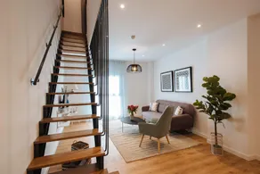Lola 14 Suite Apartment - Image 4