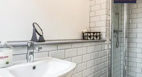 Swan House Apartment 7 - 2 Bed Apartment - Sleeps 5 - Free Parking - Liverpool - close to city centre - By ALL ELITE STAYS - Image 5