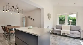Spacious Gate 3BR City 5mins Walk Pets Welcome - Image 3