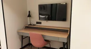 Luxury Studio, 1 Bed, Separate Study Gourmet Kitchen Prime Location - Image 5