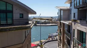 Jibe Ho - Beautiful Spacious Apartment with Harbour Views - Image 4