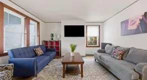 Cozy 1BR King - Near City Airport - Image 2