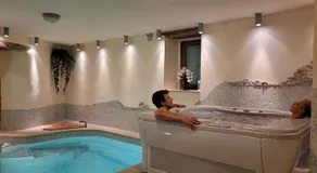 Casa Acqua Dolce - House with 4 Bedrooms and Own Spa - Image 2