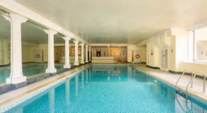 Central Bright 3 Bed Flat with Pool & Parking - Image 3