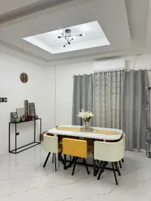 Le Salon Gris - Image 2