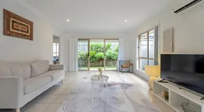 Cosy Escape Near the Parks - Image 2