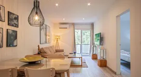 The White Flats Les Corts - Image 2