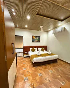 Serene Restaurant Rooms And Banquet - Image 5