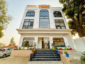 Raghuveer Sadan, Near Ram Mandir - 10 Min Walk - Image 2