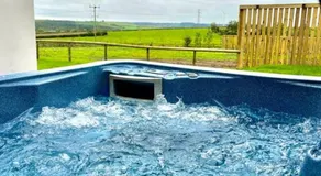 NEW! Country boutique escape . HOT TUB - Image 5