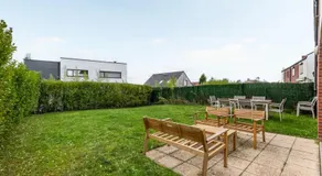 Beautiful 4 bedroom house with parking and garden - Image 5