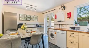 BRAND NEW! Home Near Frimley Hospital, FREE Parking & WiFi By Redwood Stays - Image 2