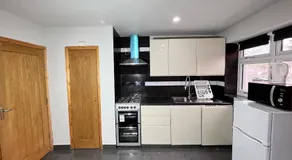 Full Studio Near Heathrow Airport & London - Image 2