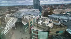 Heart of City, Centre Point Luxury Apartment - Image 4