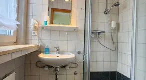 Ferienwohnung MW 4a bis 66 m2 Höxter Weserbergland Weser 1-2P 1SZi mBad 3-4P 2SZi m2Bäder Terrasse Wäsche Endreinigung Self CheckIn - Image 2