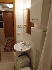 Privates Souterrain Appartement mit Wohnzimmer - Image 4