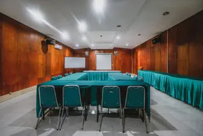 RedDoorz Plus at Neo Asri Hotel Megamendung Puncak Bogor - Image 5
