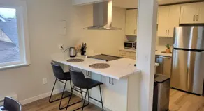 Fresh Top Floor Apartment w/ Balcony - Image 3