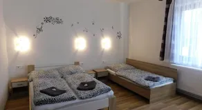 8888 Vendégház - Image 2