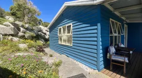 BINALONG BEACH COTTAGE Beachfront at Bay of Fires Next to Restaurant - Image 4