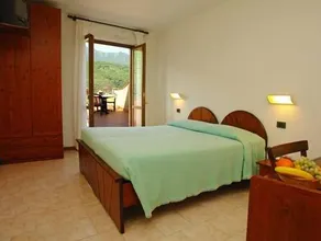Hotel Garnì Al Poggio - Image 2
