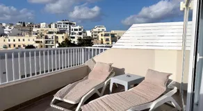 D' Suites Holiday Apartments - Image 3