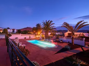Spacious Holiday Home in La Oliva - Image 1