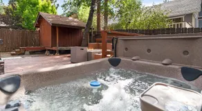 Green Leaf Lodge - Classic mountain Gambrel cabin with Hot Tub! - Image 3