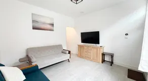 Modern 4 Bed En-suite House in Leeds - Free parking - Image 3