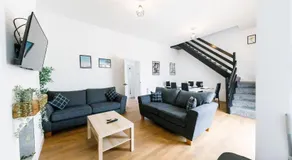 Spacious 5 Bedroom House - Perfect for Contractors - Image 2