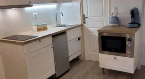 L établissement LA PLAGE A 2 PAS vous propose, 3 Appartements DEUX chambres, 1 appartement une pièce , NETFLIX, lits faits à votre arrivée, serviettes de toilette, Ménage, Wifi, en hyper centre ,Plage à 100m, BOX à Vélos, paiement 3 fois sans frais - Image 5