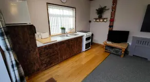 The Hideaway with hot tub - Image 5