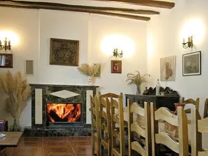 Casa vacacional ideal para familias con internet de alta velocidad, jardín y barbacoa | Vistas al jardín | Adaptada para teletrabajar | Admite mascotas - Image 3