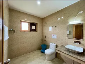 Green View Hotel - Image 1