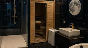 Nuit Dans les Étoiles - Spa Balnéo & Sauna Privé - Image 2