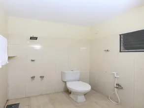 OYO 1054 Hotel AVNB Towers - Image 4